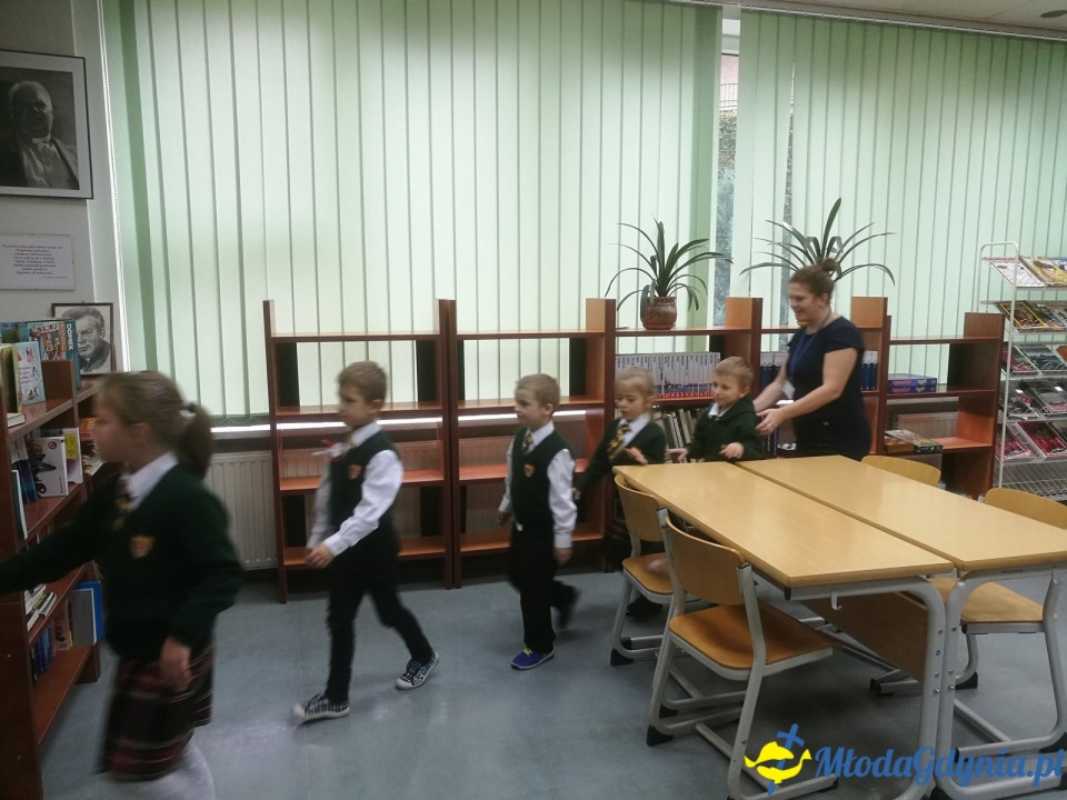 ZSJ - Klasa Ia - pasowanie na czytelnika 10.11.2017