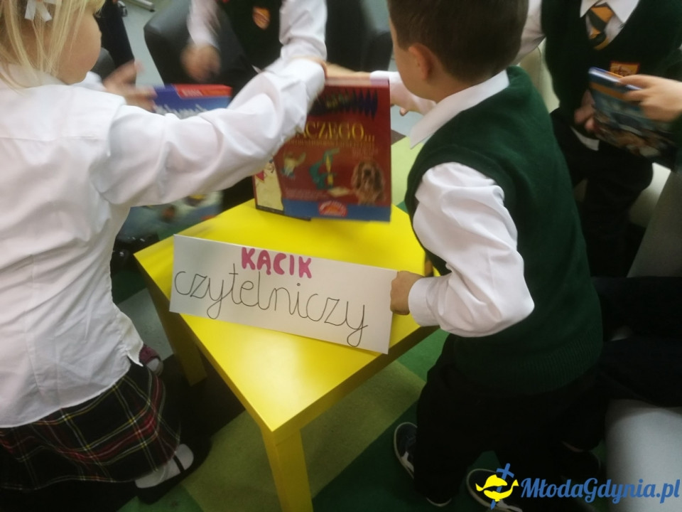 ZSJ - Klasa Ia - pasowanie na czytelnika 10.11.2017