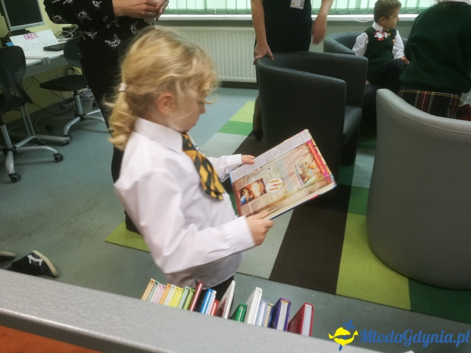 ZSJ - Klasa Ia - pasowanie na czytelnika 10.11.2017