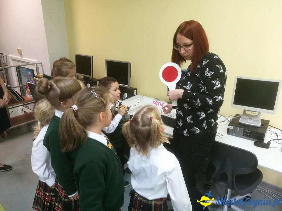 ZSJ - Klasa Ia - pasowanie na czytelnika 10.11.2017