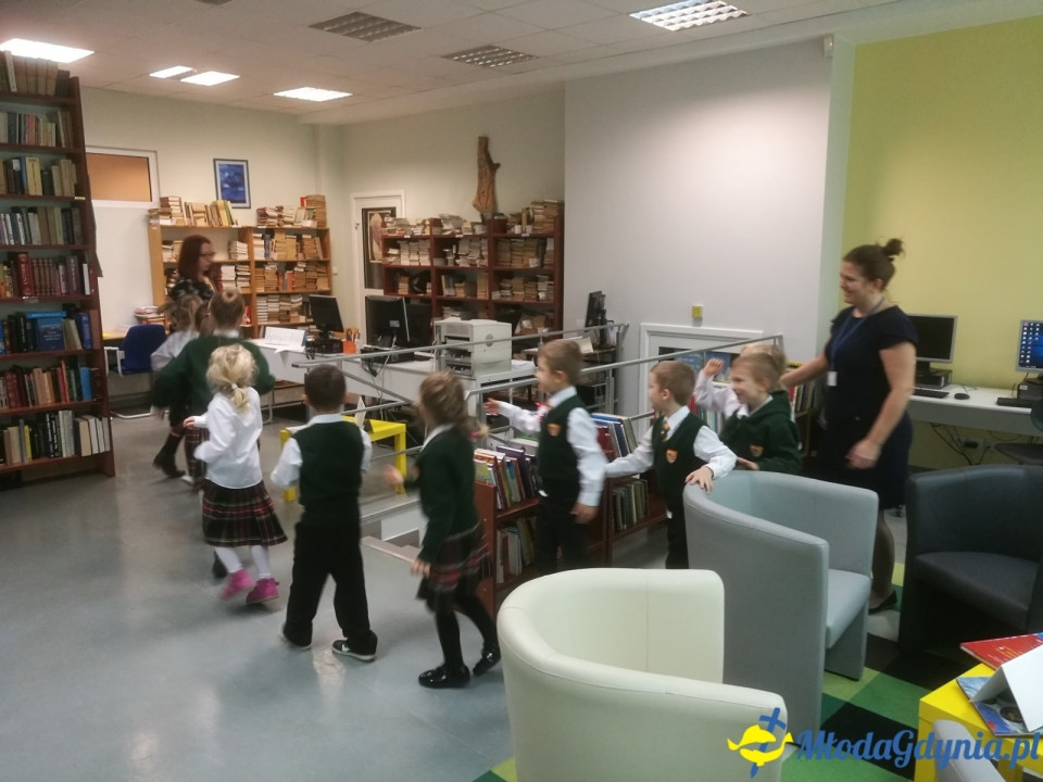 ZSJ - Klasa Ia - pasowanie na czytelnika 10.11.2017