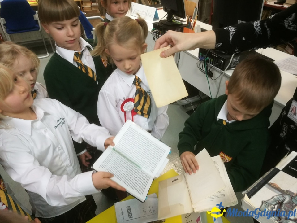 ZSJ - Klasa Ia - pasowanie na czytelnika 10.11.2017