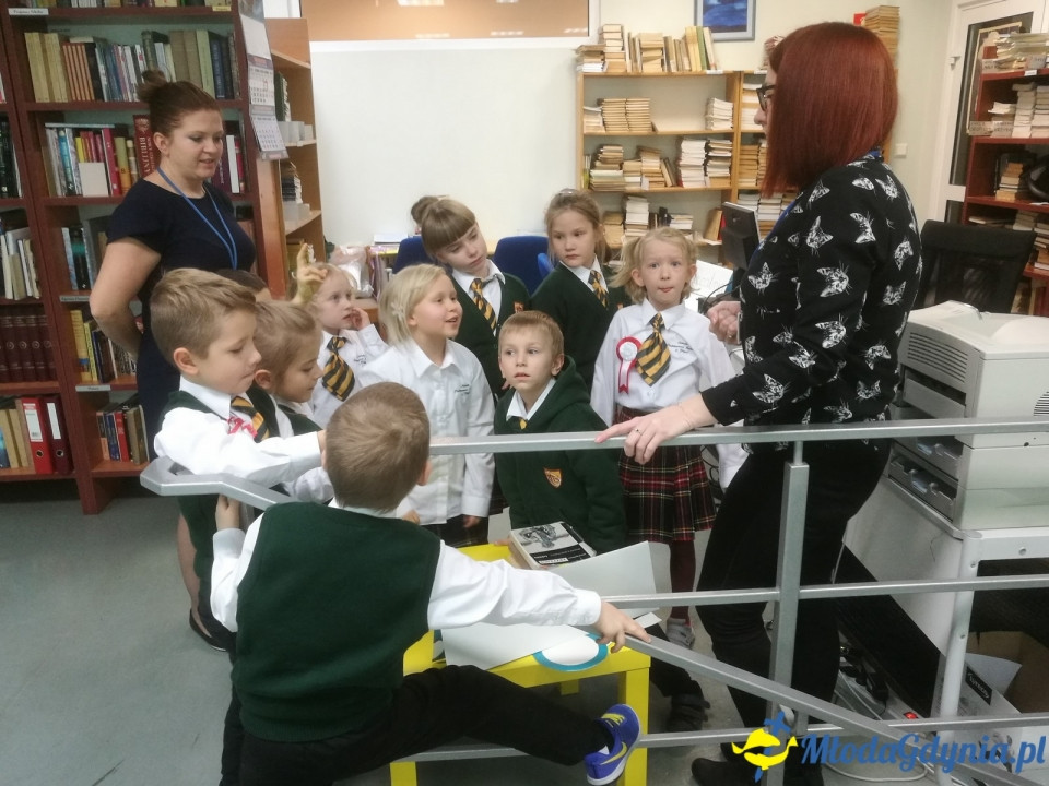 ZSJ - Klasa Ia - pasowanie na czytelnika 10.11.2017