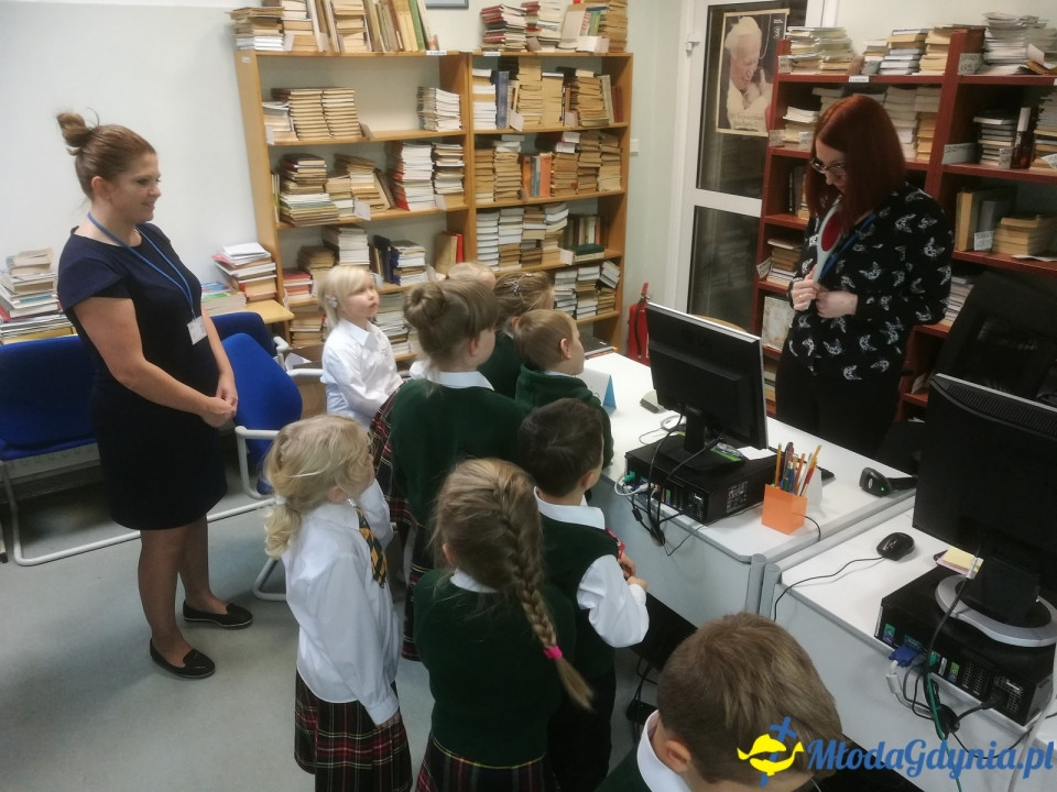 ZSJ - Klasa Ia - pasowanie na czytelnika 10.11.2017