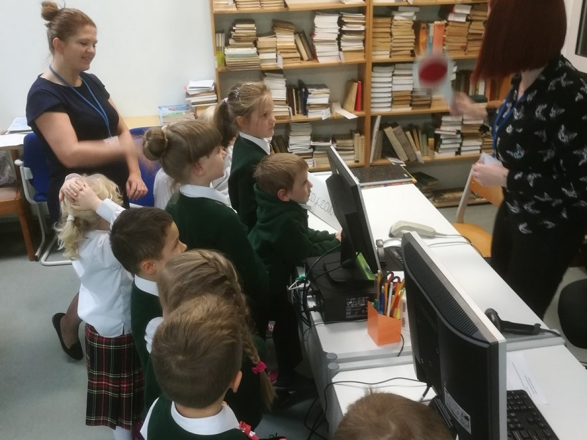 ZSJ - Klasa Ia - pasowanie na czytelnika 10.11.2017