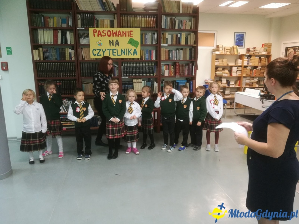 ZSJ - Klasa Ia - pasowanie na czytelnika 10.11.2017