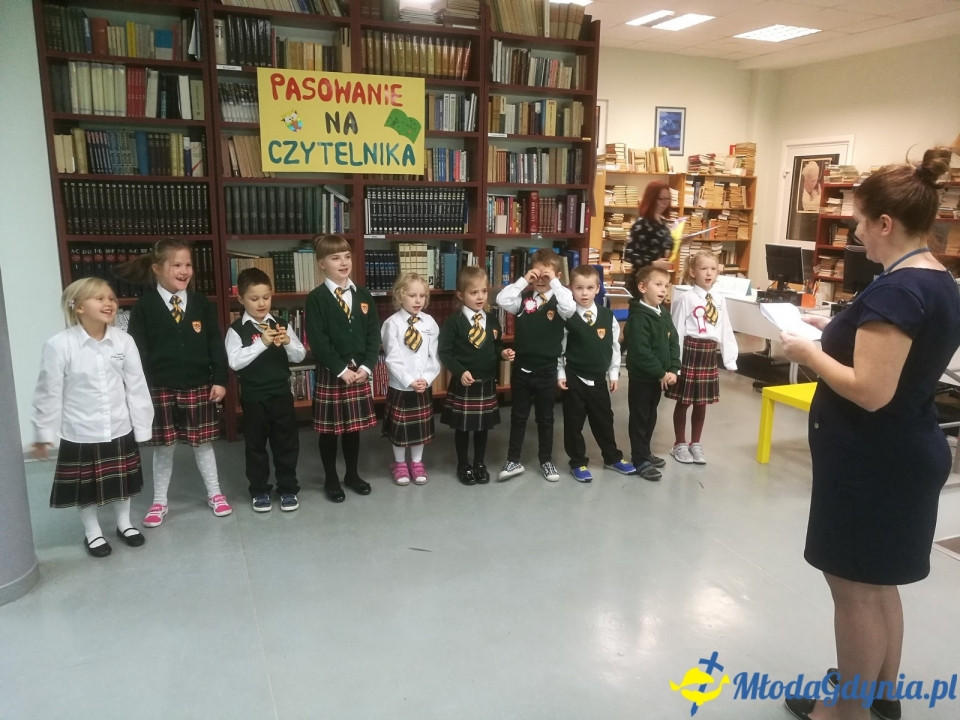 ZSJ - Klasa Ia - pasowanie na czytelnika 10.11.2017