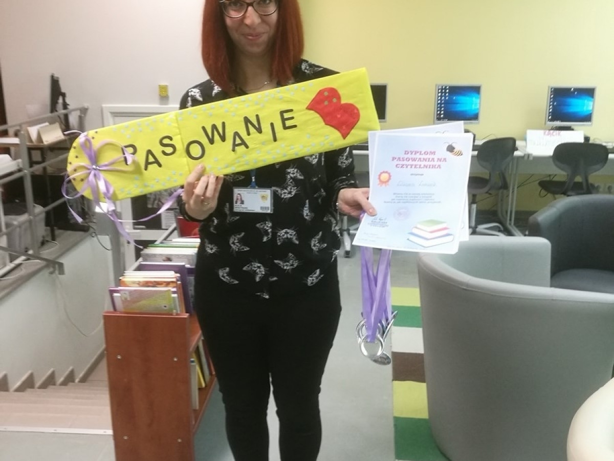ZSJ - Klasa Ia - pasowanie na czytelnika 10.11.2017