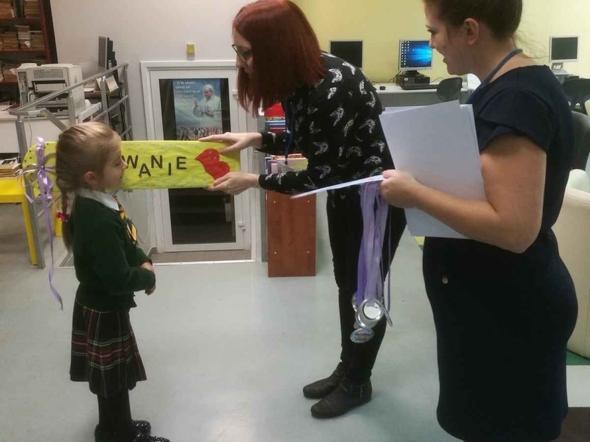 ZSJ - Klasa Ia - pasowanie na czytelnika 10.11.2017