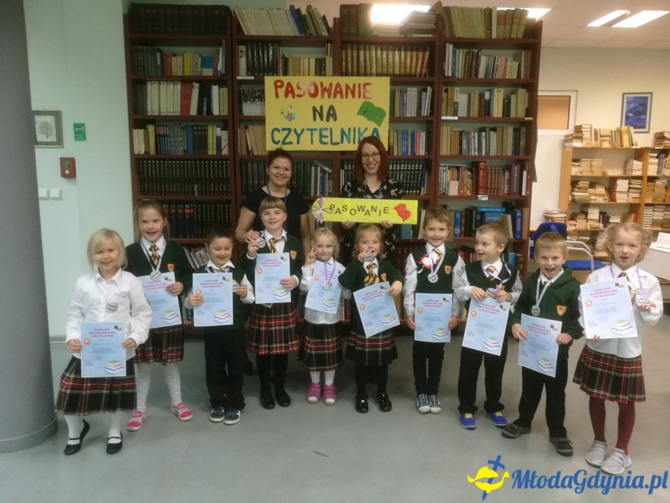 ZSJ - Klasa Ia - pasowanie na czytelnika 10.11.2017