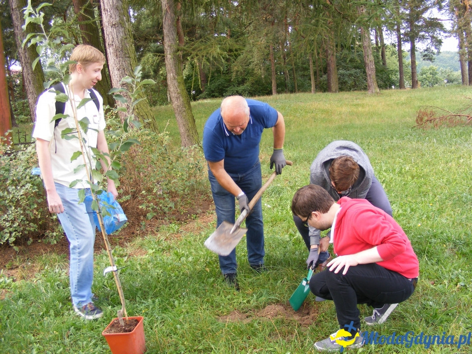 Wzgórze Choleryków - porzadkowanie i zasadzenie symbolicznego drzewka 18.08.2018