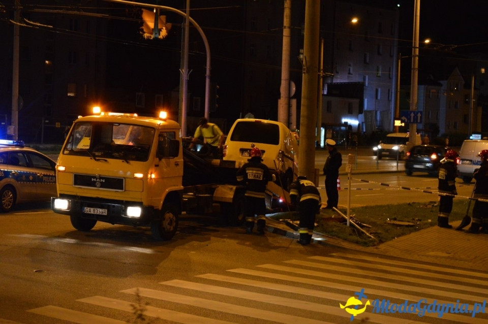 Wypadek z udziałem policyjnego radiowozu.