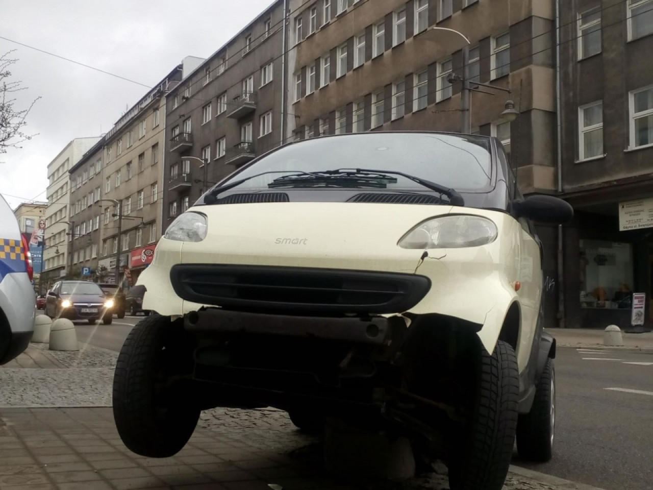 Wjechała pani na słupek