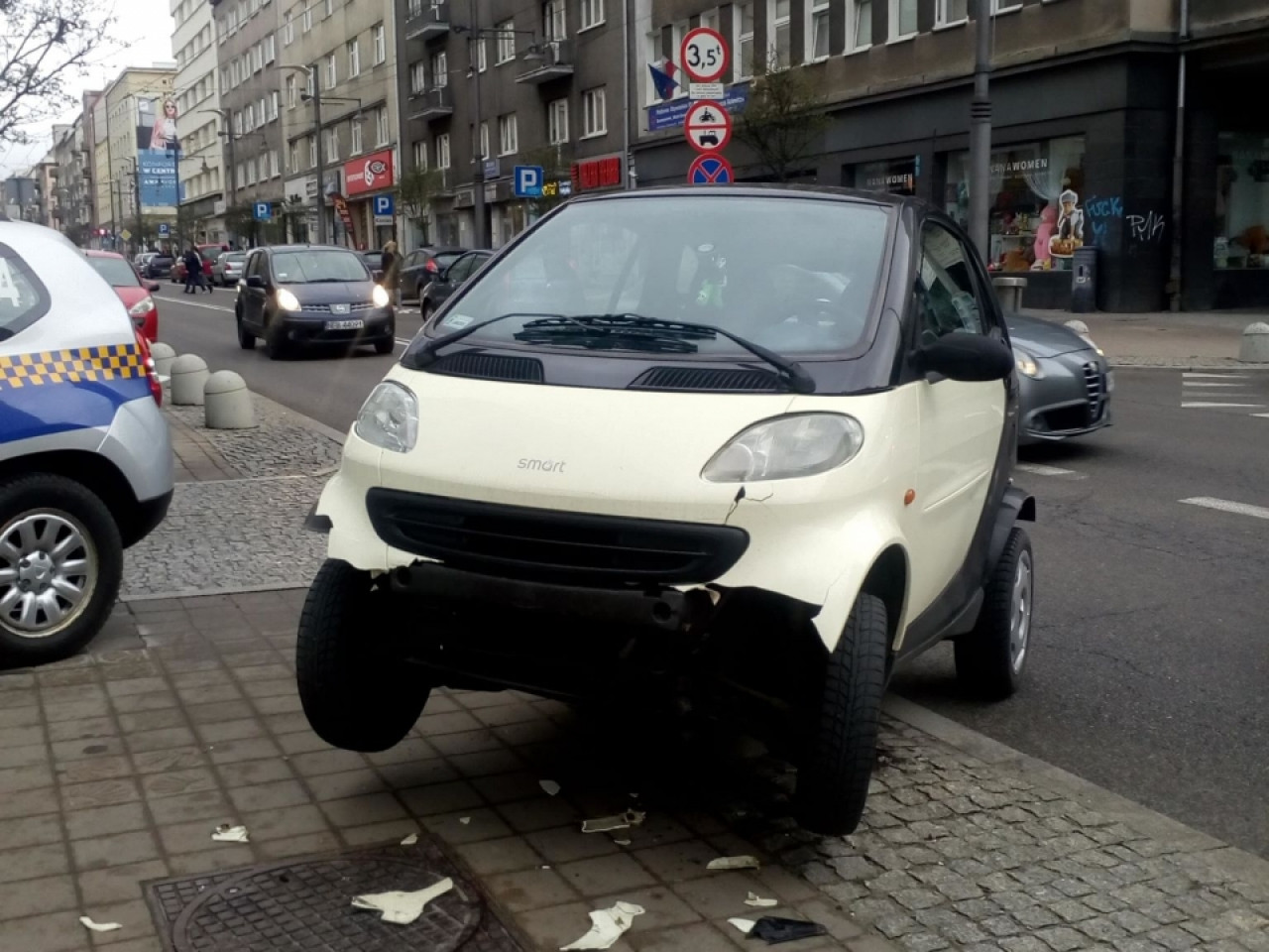 Wjechała pani na słupek