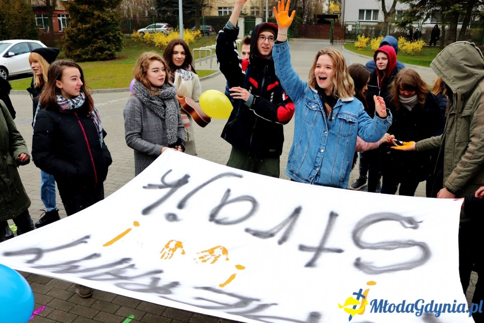 IX LO uczniowie popierają strajkujących nauczycieli