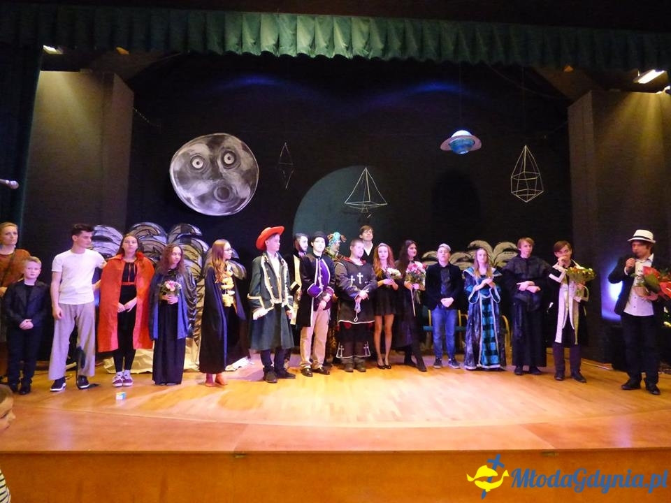 Teatr Młodzieżowy, Wyspa surykatek, komediodramat science-fiction, 14 IV 2019 r., Dom Kultury w Pierwoszynie,