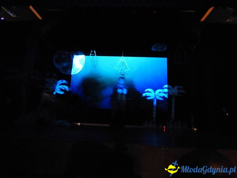 Teatr Młodzieżowy, Wyspa surykatek, komediodramat science-fiction, 14 IV 2019 r., Dom Kultury w Pierwoszynie,