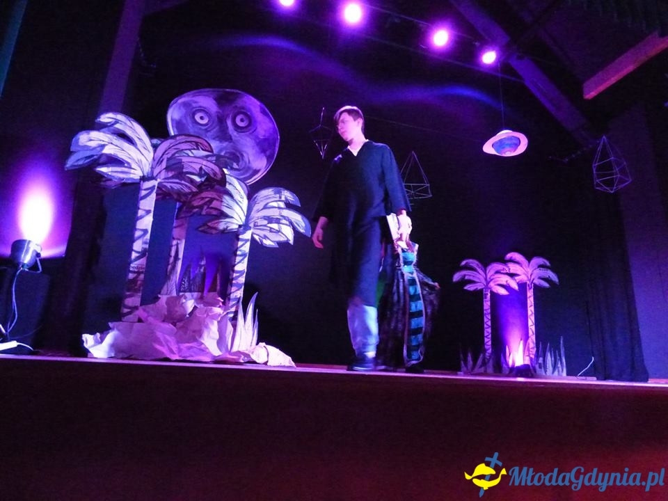 Teatr Młodzieżowy, Wyspa surykatek, komediodramat science-fiction, 14 IV 2019 r., Dom Kultury w Pierwoszynie,