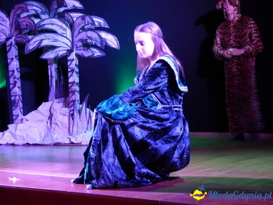 Teatr Młodzieżowy, Wyspa surykatek, komediodramat science-fiction, 14 IV 2019 r., Dom Kultury w Pierwoszynie,