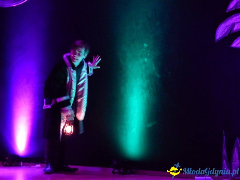 Teatr Młodzieżowy, Wyspa surykatek, komediodramat science-fiction, 14 IV 2019 r., Dom Kultury w Pierwoszynie,