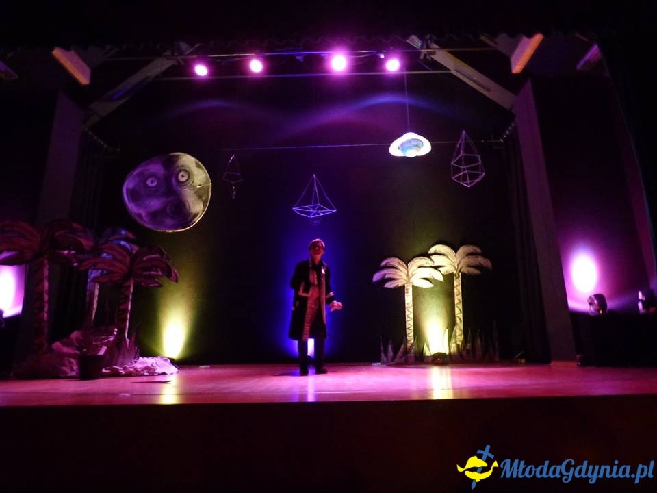 Teatr Młodzieżowy, Wyspa surykatek, komediodramat science-fiction, 14 IV 2019 r., Dom Kultury w Pierwoszynie,