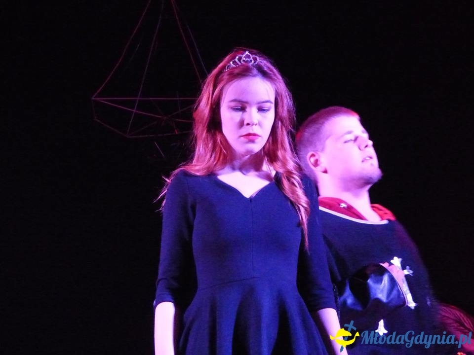 Teatr Młodzieżowy, Wyspa surykatek, komediodramat science-fiction, 14 IV 2019 r., Dom Kultury w Pierwoszynie,