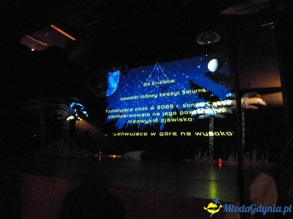 Teatr Młodzieżowy, Wyspa surykatek, komediodramat science-fiction, 14 IV 2019 r., Dom Kultury w Pierwoszynie,