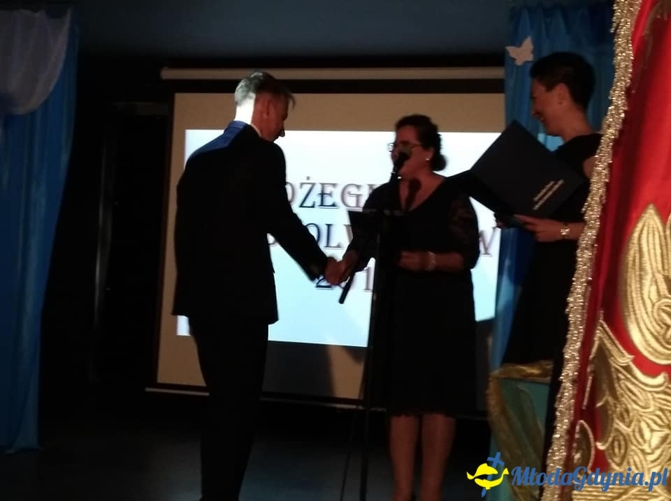 CKZiU nr 2 - Uroczyste chwile z pożegnania maturzystów 2019