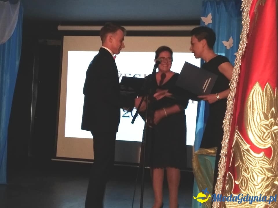 CKZiU nr 2 - Uroczyste chwile z pożegnania maturzystów 2019