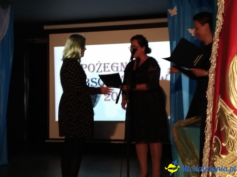 CKZiU nr 2 - Uroczyste chwile z pożegnania maturzystów 2019