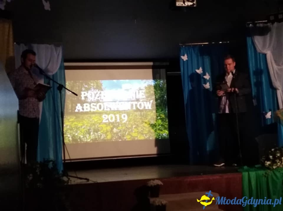 CKZiU nr 2 - Uroczyste chwile z pożegnania maturzystów 2019