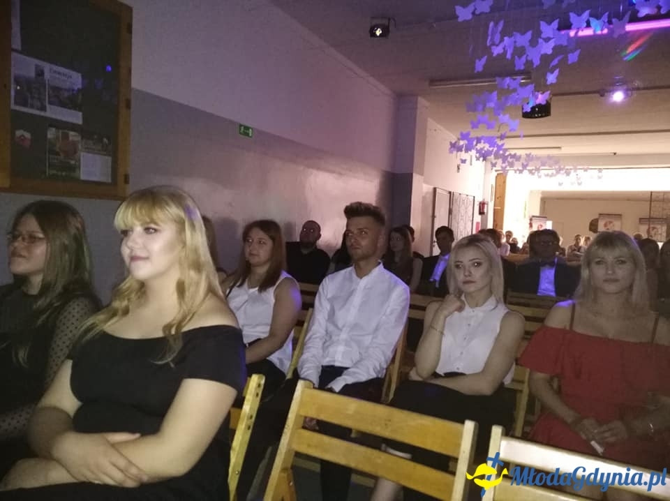 CKZiU nr 2 - Uroczyste chwile z pożegnania maturzystów 2019