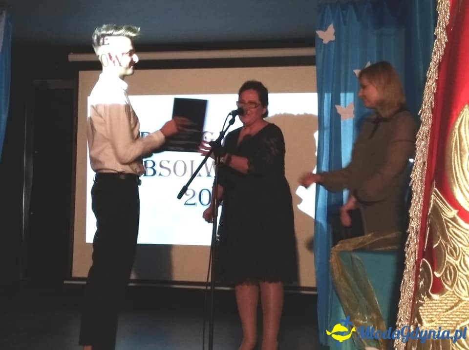 CKZiU nr 2 - Uroczyste chwile z pożegnania maturzystów 2019