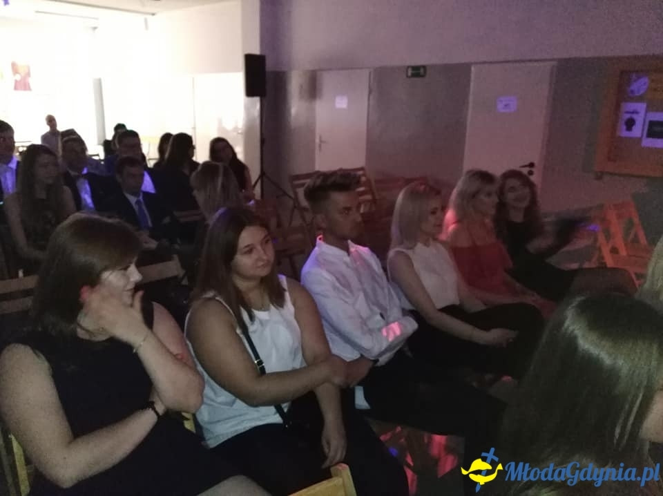 CKZiU nr 2 - Uroczyste chwile z pożegnania maturzystów 2019