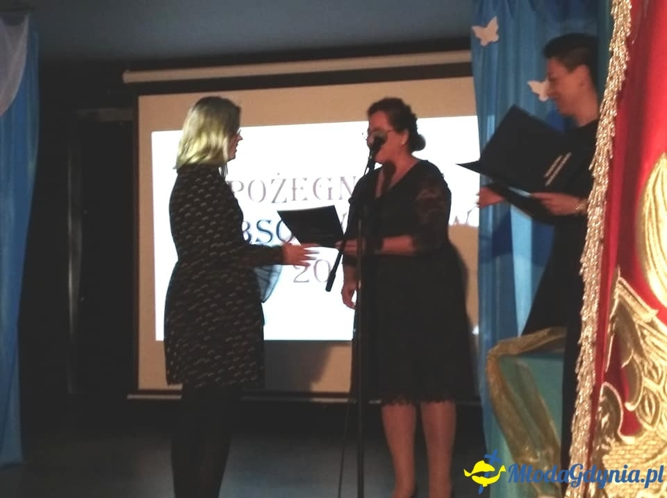 CKZiU nr 2 - Uroczyste chwile z pożegnania maturzystów 2019