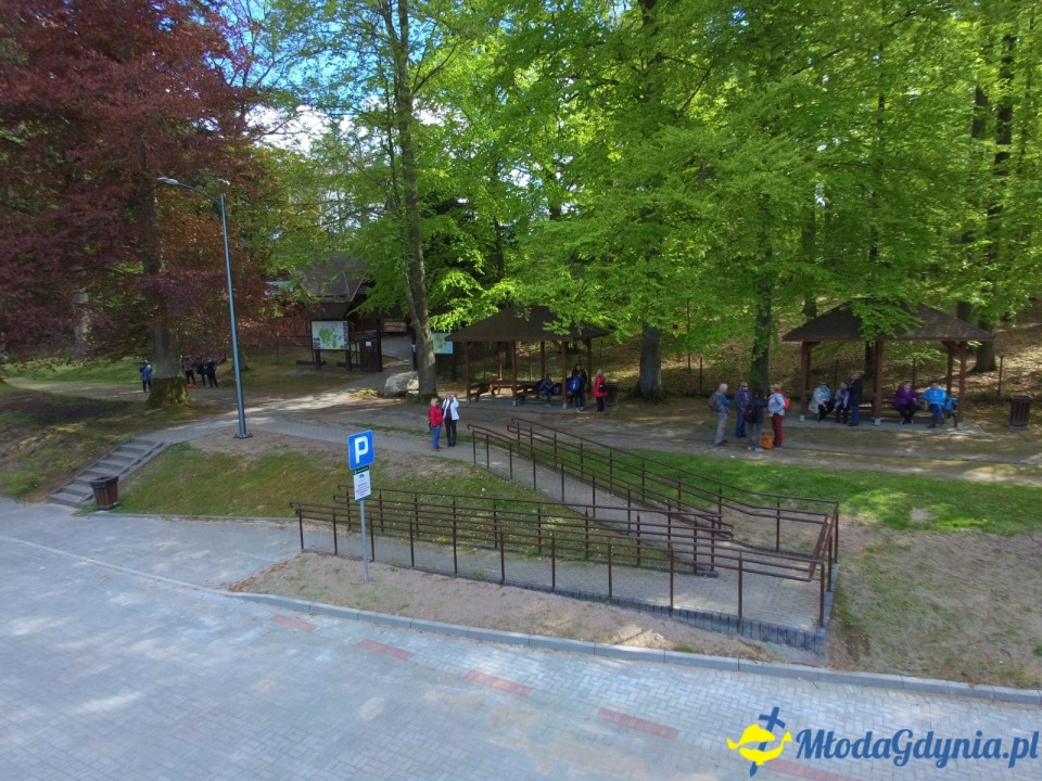 Wycieczka PTTK Klubu Turystycznego Wybrzeże do Arboretum w Wirtach