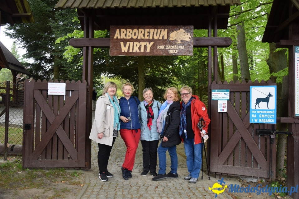 Wycieczka PTTK Klubu Turystycznego Wybrzeże do Arboretum w Wirtach