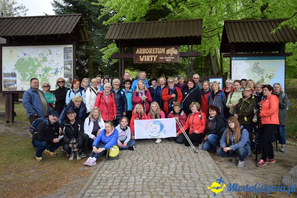 Wycieczka PTTK Klubu Turystycznego Wybrzeże do Arboretum w Wirtach