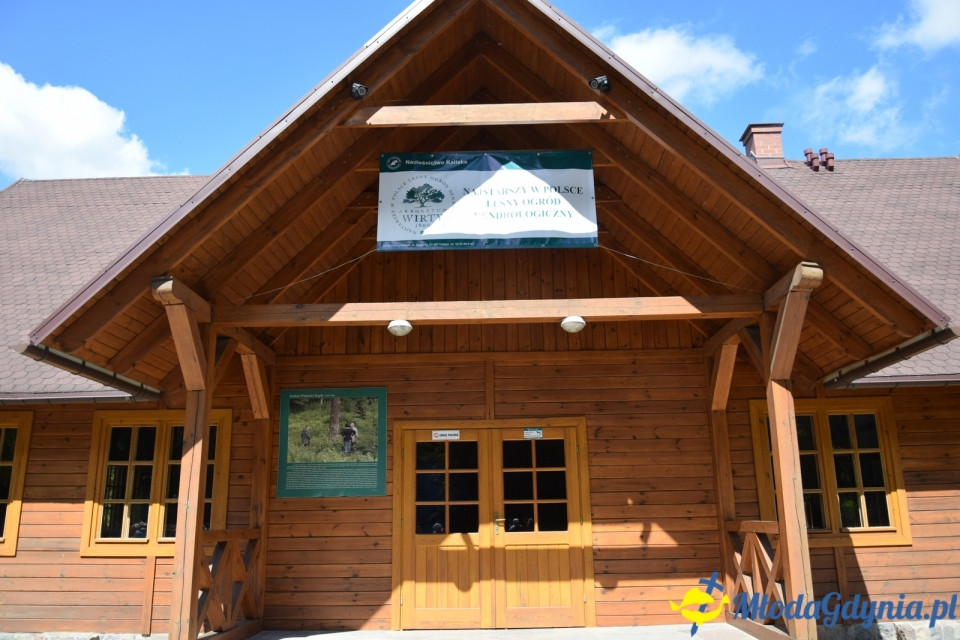 Wycieczka PTTK Klubu Turystycznego Wybrzeże do Arboretum w Wirtach