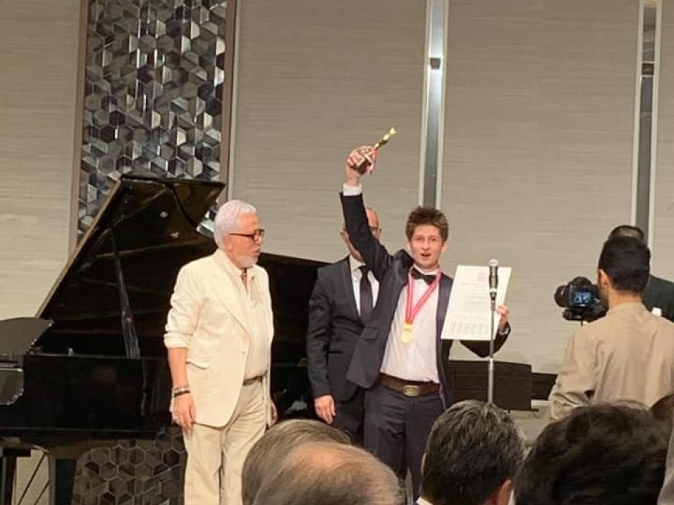 Mateusz Kępka Wicemistrzem świata we fryzjerstwie wieczorowym - Japonia 2019