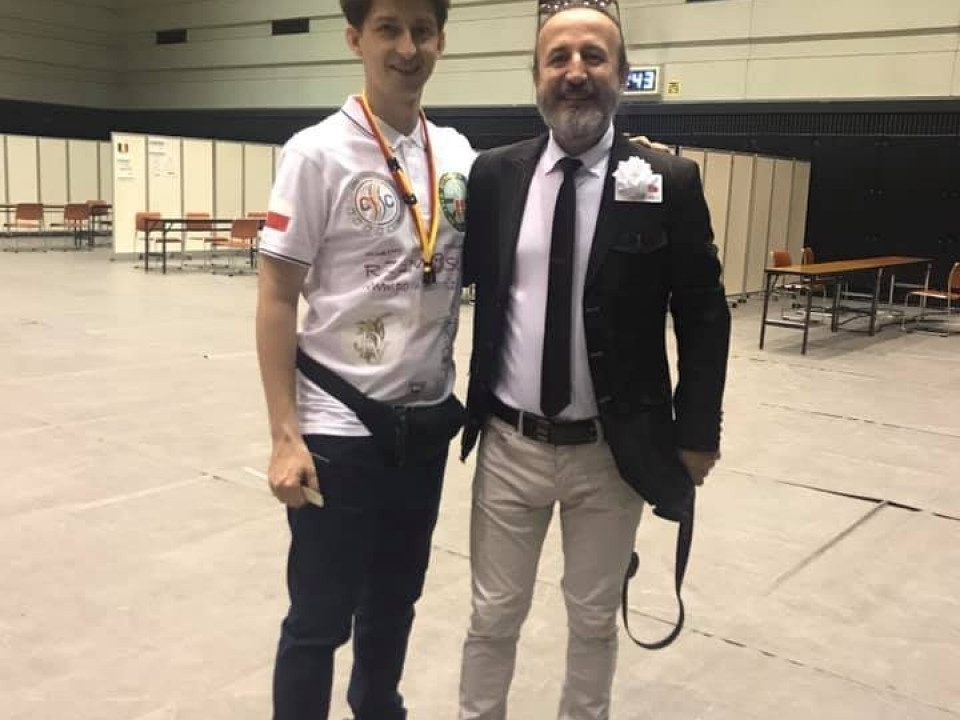 Mateusz Kępka Wicemistrzem świata we fryzjerstwie wieczorowym - Japonia 2019