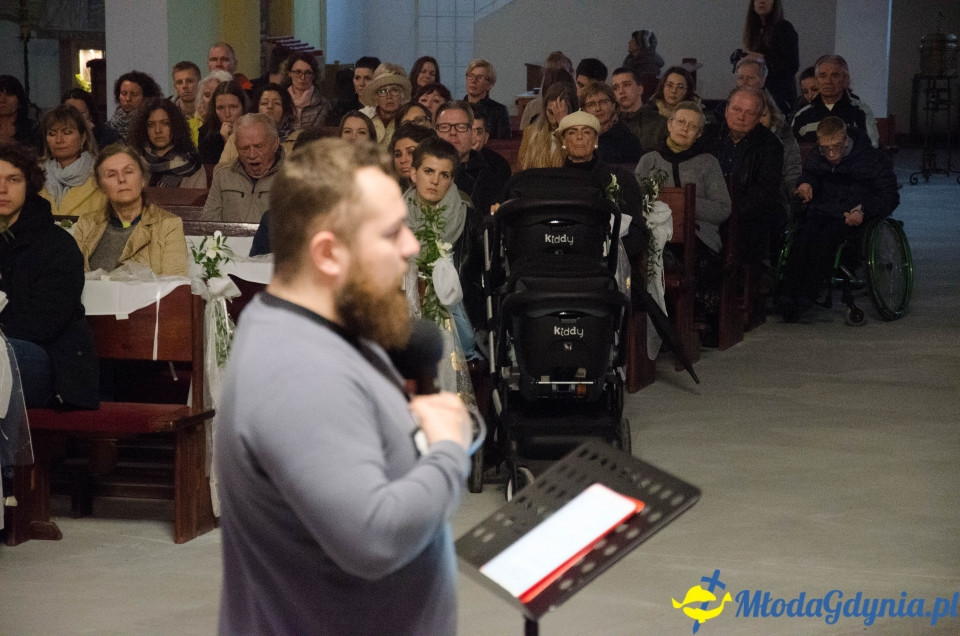 Wieczór Łaski w Parafii Niepokalanego Serca Maryi w Gdyni Karwinach