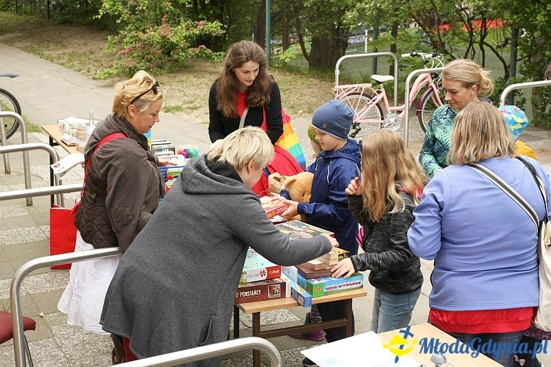 SP 51 - otwarcie boiska i festyn