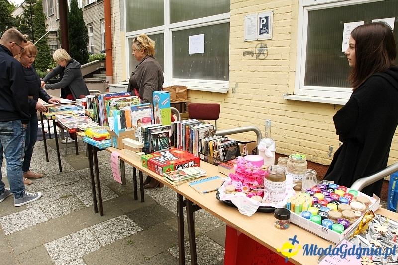 SP 51 - otwarcie boiska i festyn