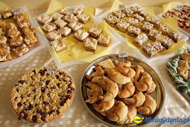 SP 51 - otwarcie boiska i festyn