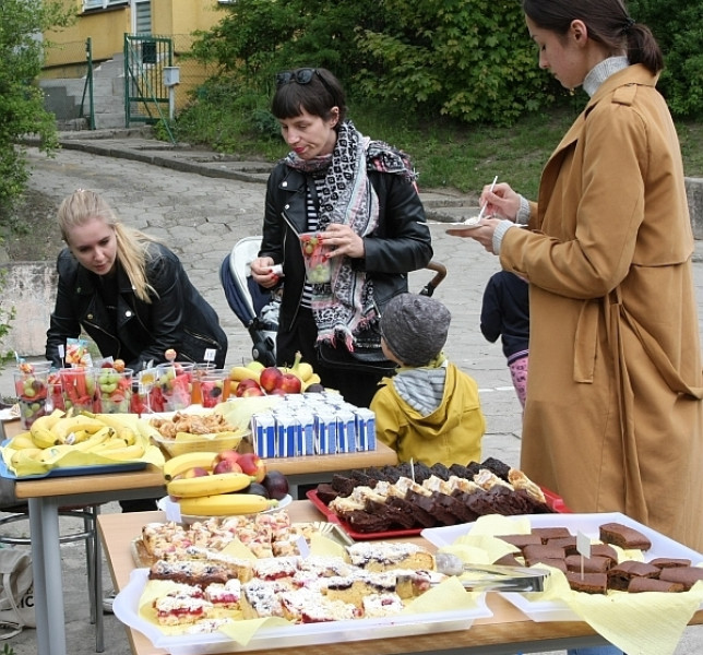 SP 51 - otwarcie boiska i festyn