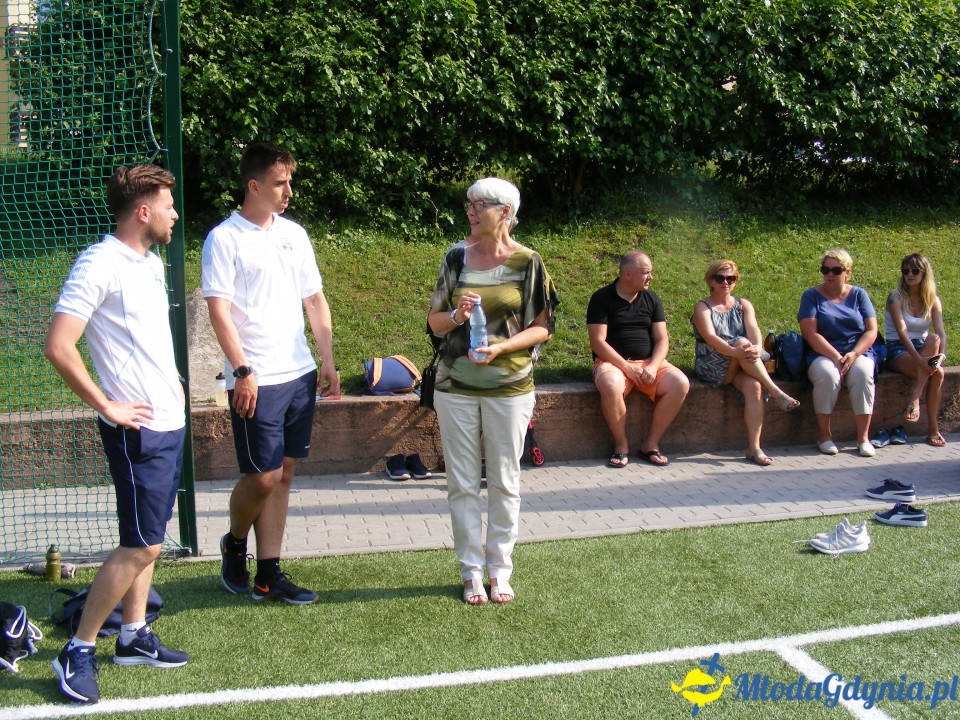Pomorzanin Gdynia - Joanna Zielińska na treningu młodych piłkarzy