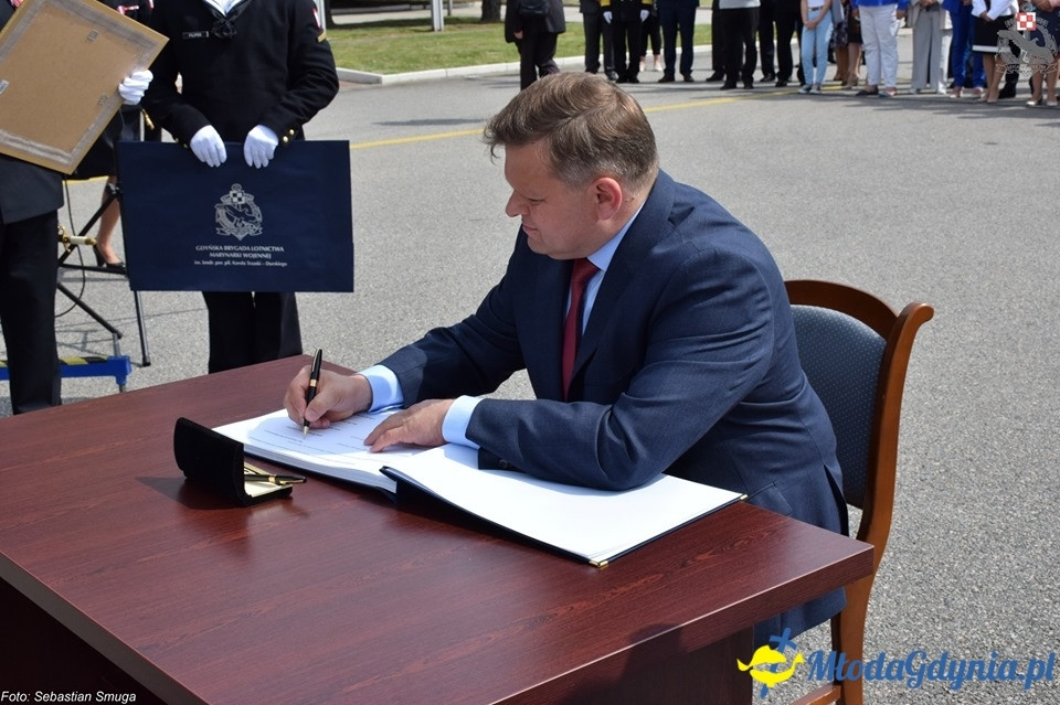Gdyńska Brygada Lotnictwa Marynarki Wojennej posiada swój sztandar