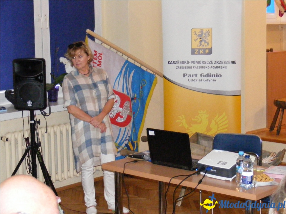 Kobiety Gdyni. Kapelusik z piórkiem - Małgorzata Sokołowska ponownie w KFK z nową książką