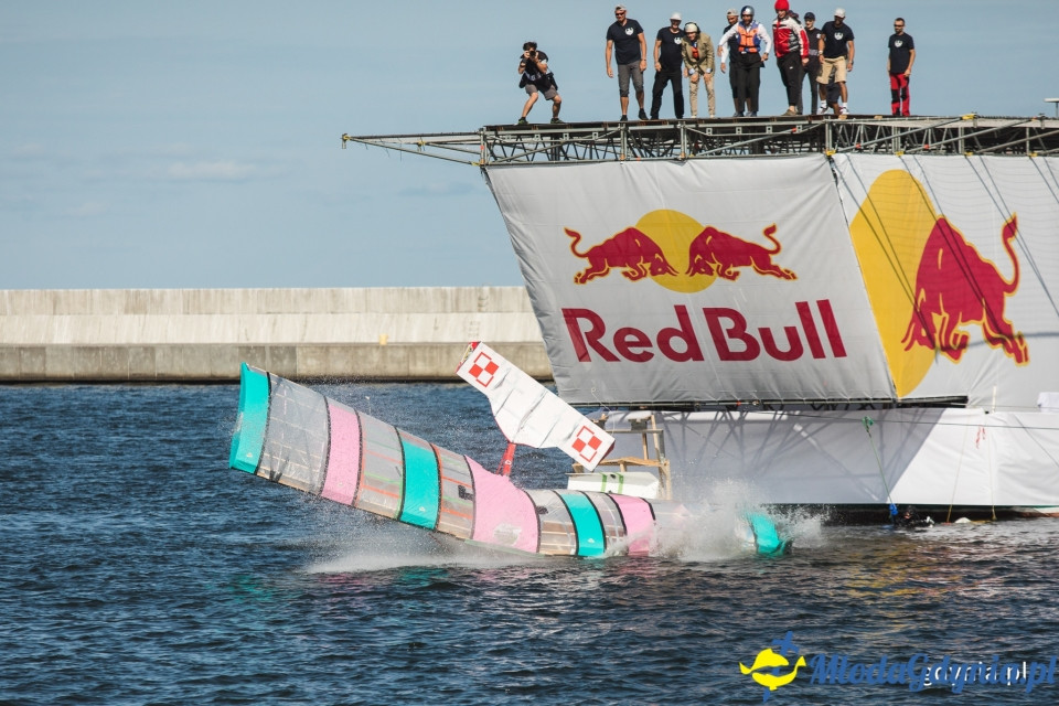 Gdyński Smog Wawelski mistrzem Konkursu Lotów Red Bull